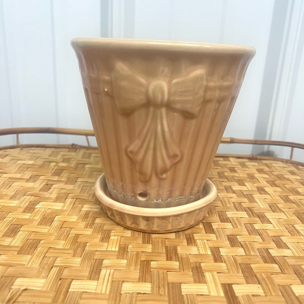 Vintage USA flower pot pale pink bow design planter